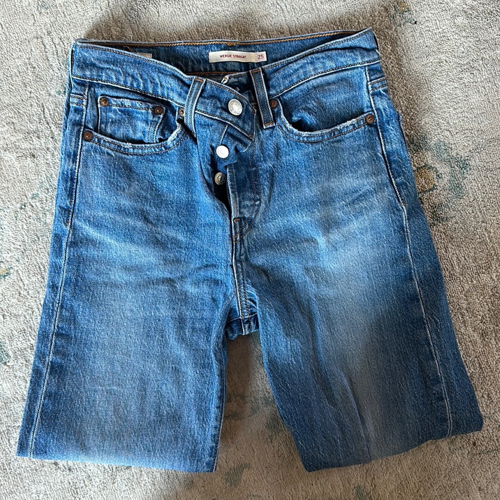 LIKE NEW LEVIS JEANS
